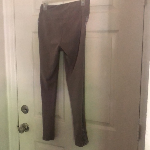 Lady work out tights with animal print on the side - Picture 3 of 3